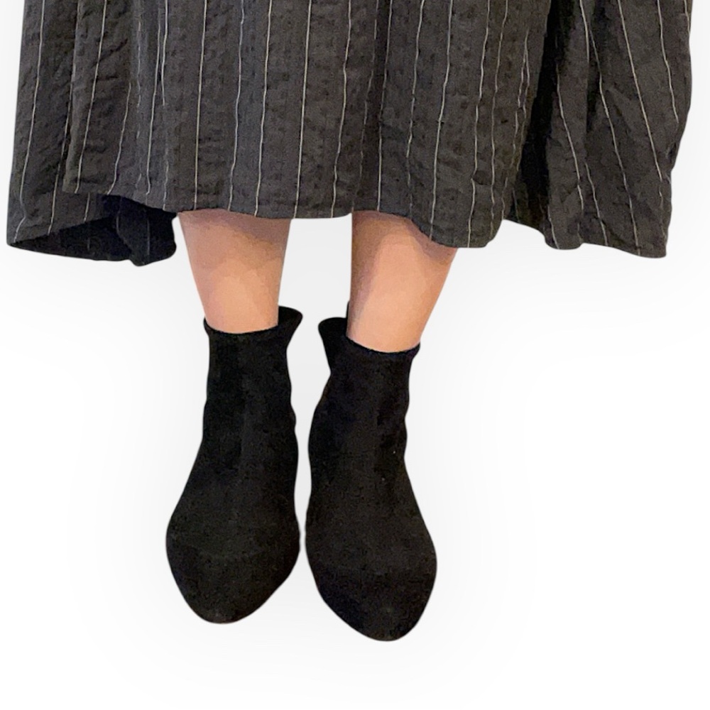 Pre-owned Zara Woman Black Suede Ankle Boots with gold trim